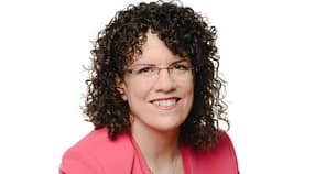 lynne-ywca-epaule